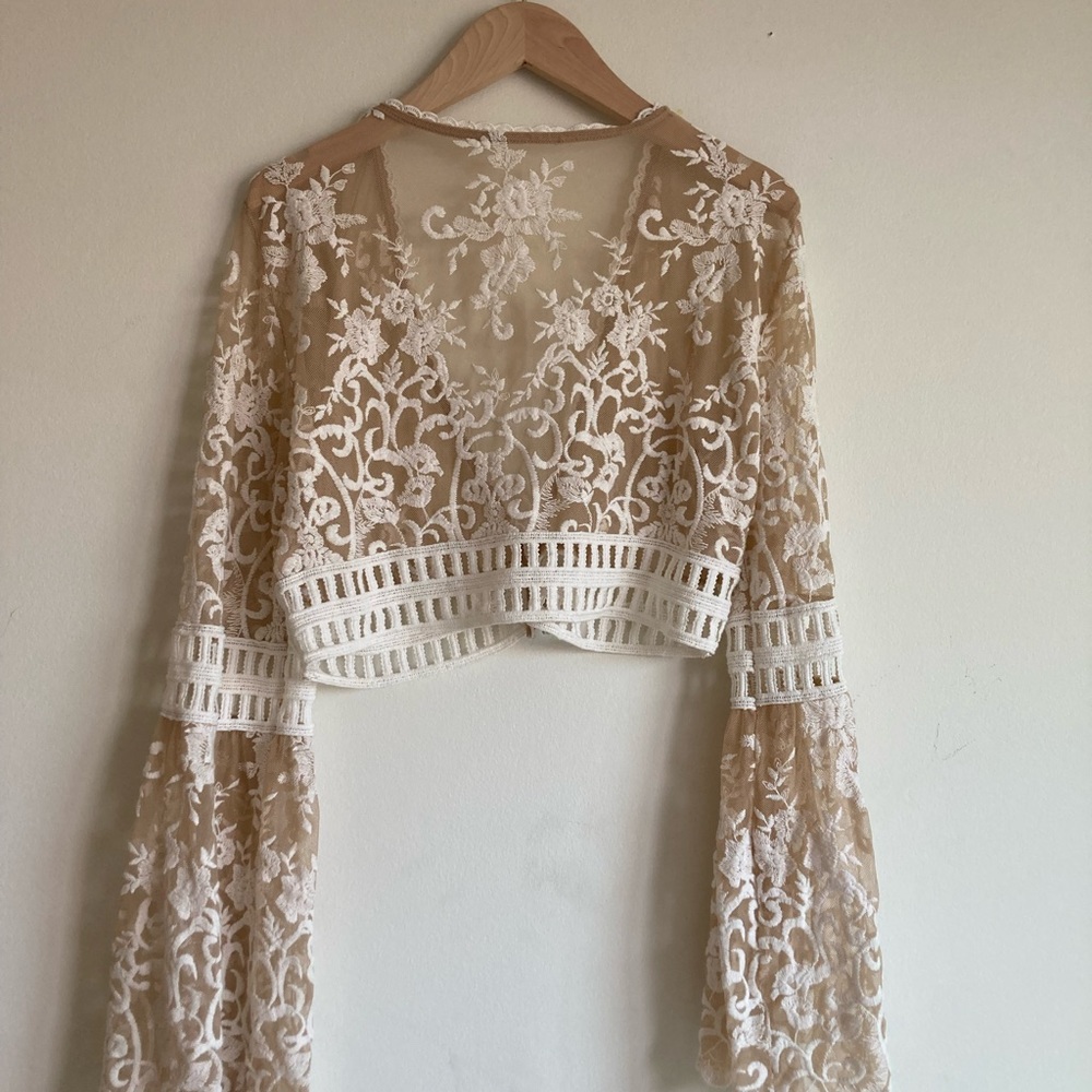 Vintage bell sleeve embroidered hippie crop top